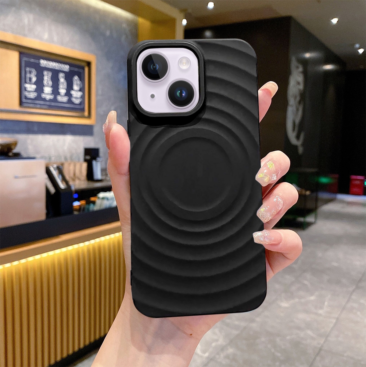 Magnetic TPU Case with Corrugated Pattern for iPhone 13 / 14 - Black